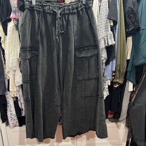 Easel Women's Black Cargo Cropped Pants